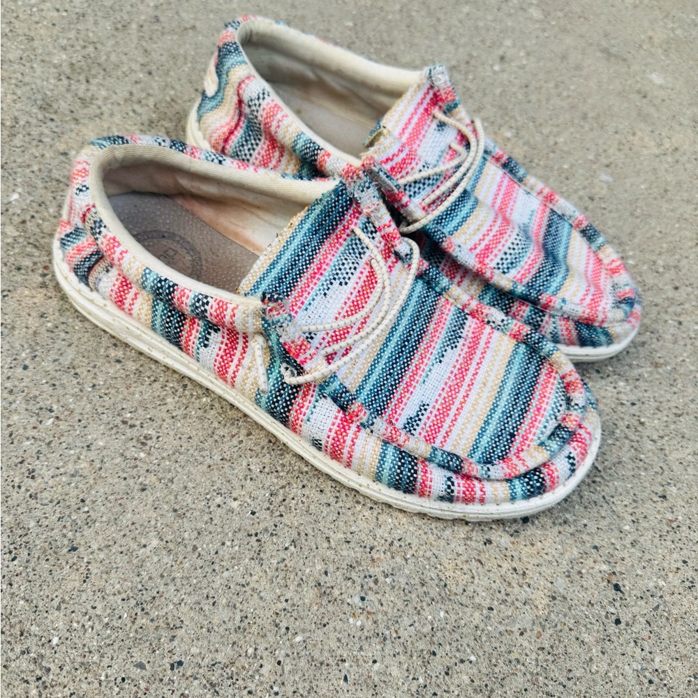 Colorful Striped Casual Shoes - Picture 4 of 4